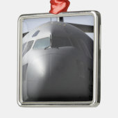 C-17 Globemaster IIIのフロントのクローズアップ メタルオーナメント (左)
