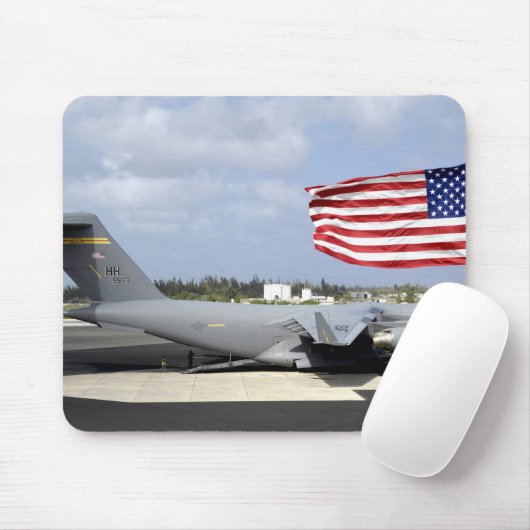 C-17 Globemaster IIIはflightlineに乗る マウスパッド (マウス)