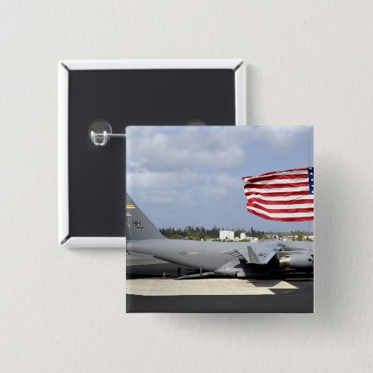 C-17 Globemaster IIIはflightlineに乗る 缶バッジ (正面&裏面)