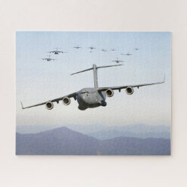 C-17 Globemaster III航空機が青い尾根を飛行 ジグソーパズル