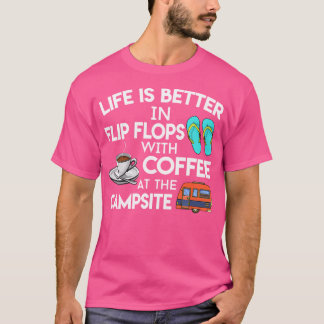 Caでのコーヒーとのビーチサンダルの方が人生は良い Tシャツ