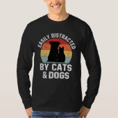Ca For Women Easily Distracted By Cats And Dogs Mo Tシャツ (正面)