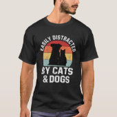 Ca For Women Easily Distracted By Cats And Dogs Mo Tシャツ (正面)
