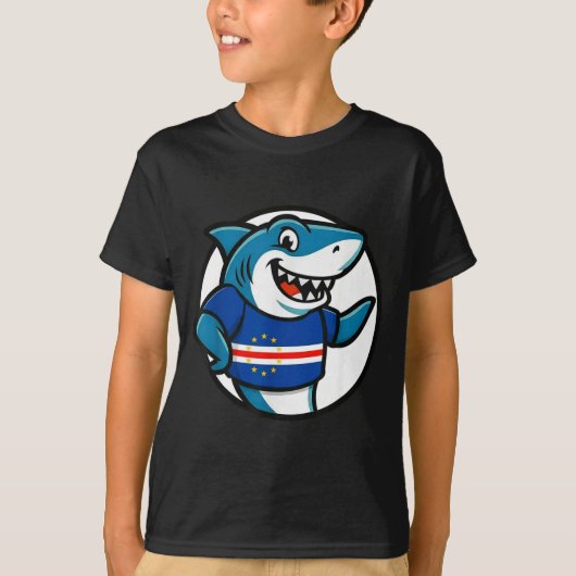 Cabo Verde Flag Shark Funny Cabo Verdean Tシャツ (正面)