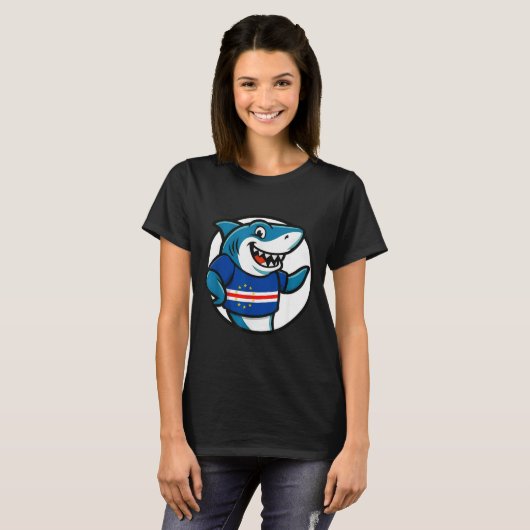 Cabo Verde Flag Shark Funny Cabo Verdean  Tシャツ (正面フル)