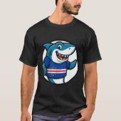 Cabo Verde Flag Shark Funny Cabo Verdean  Tシャツ (正面)