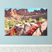 Cacti in Bloom キャンバスプリント (インサイチュ (ウッドフロア))