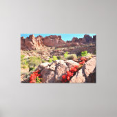 Cacti in Bloom キャンバスプリント (正面)