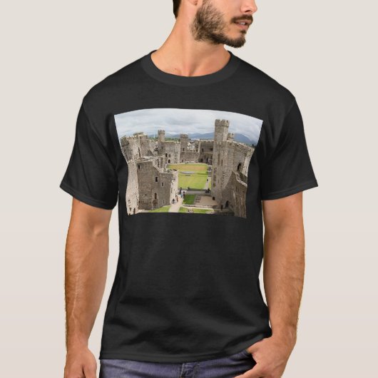Caernarfonの城、ウェールズ、イギリス1 Tシャツ (正面)
