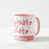 CaffeinateおよびEducateおもしろいことわざ先生名 マグカップ (正面右)