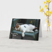 Calicoパーソナライズされた cat curled up chair誕生日 カード (黄色い花)