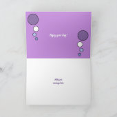 Calico猫が丸まって眠っている写真の紫色の青 カード (内部)