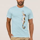 Calico Cat Hanging On Funny Cat Lover's Tシャツ (正面)