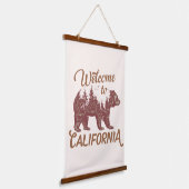 California Bear Forestへようこそ 吊り下げ型タペストリー (傾斜あり)