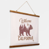 California Bear Forestへようこそ 吊り下げ型タペストリー (傾斜あり)