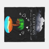 California, The Waves Are Waiting To Kiss The Eart フリースブランケット (正面(横))