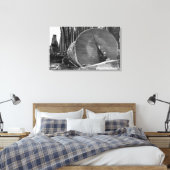 CaliforniaMan Posing by Cut Redwood Log キャンバスプリント (インサイチュ (寝室))