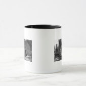 CaliforniaMan Posing by Cut Redwood Log マグカップ (中央)