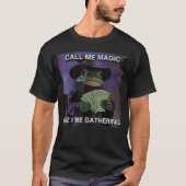 Call Me Magic Cuz I Be Gathering Funny Wizard Frog Tシャツ (正面)