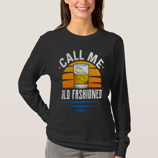 Call Me Old Fashioned  Funny Whiskey Bourbon Tシャツ (正面)