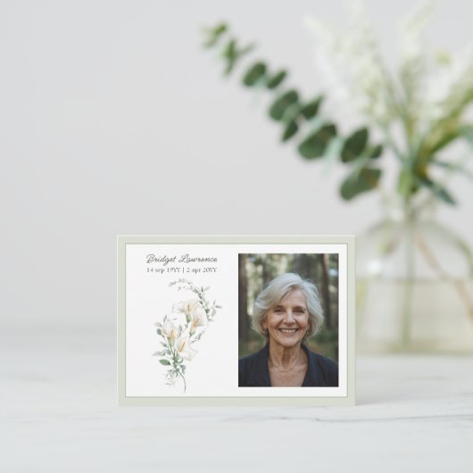 Calla Lily Sage Green Memorial Photo Prayer Card 名刺 (スタンド正面)