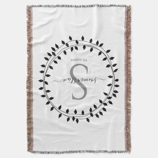 Calligraphy Script Wreath Monogram Woven スローブランケット (正面縦)