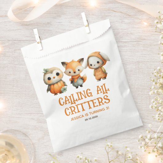 Calling All Critters Woodland Fall Kids' Birthday フェイバーバッグ (クリップ留めされた状態)