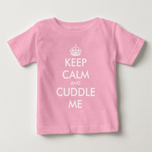 Calmと保Cudddle Meピンクのベビーシおもしろいャツ ベビーTシャツ (正面)