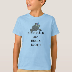 Calm保 and Hug a Slothミーム Tシャツ