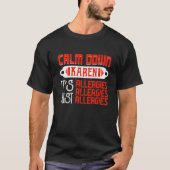 Calm Down Karenアレルギーおもしろいミーム Tシャツ (正面)