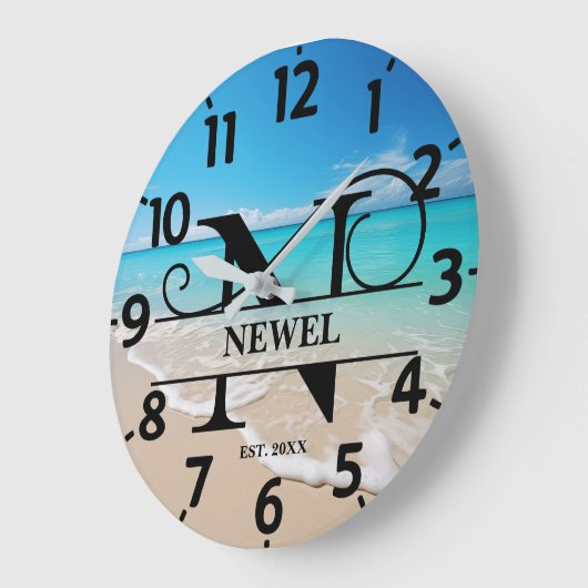 Calm Ocean Beach N Monogram ラージ壁時計 (傾斜)