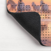 Camargue白い馬の日の入り2024年カレンダー マウスパッド (コーナー)