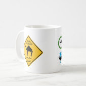 Camel Crossing Sign Mug Arabic  コーヒーマグカップ (正面左)