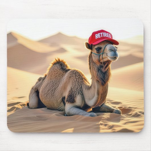 Camel Wearing a Red Retired Cap マウスパッド (正面)