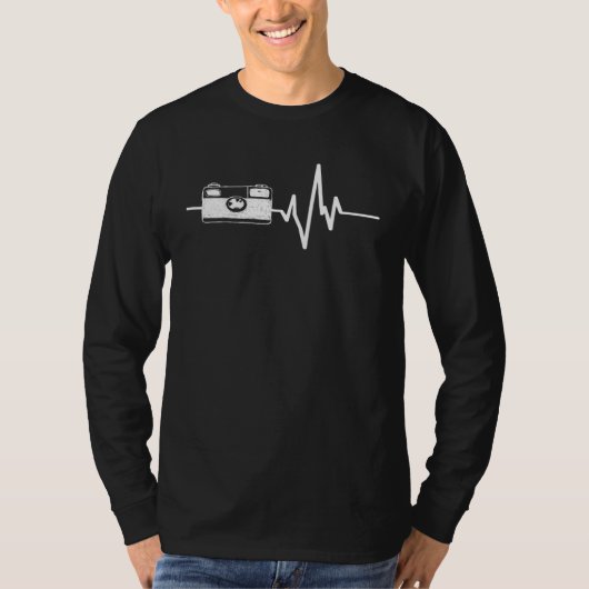 Camera retro heart beat camera photography photogr tシャツ (正面)
