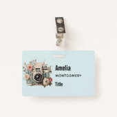 Camera with Flowers Retro Pastel Image バッジ (正面クリップ)