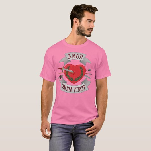 Camiseta Amor Omnia Vincit Tシャツ (正面フル)