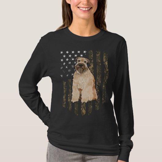 Camo American Flag Soft Coated Wheaten Terrier 4th Tシャツ (正面)