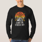 Camo On Stress Off Hunting  Hunter Humor Gun Tシャツ (正面)