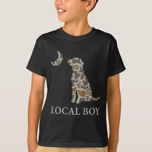 Camo Southern Local Boy Duck Hunting Black Lab Out Tシャツ (正面)
