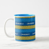 Camomile Tea Vibrant Yellow & Blue Celtic Stripes ツートーンマグカップ (左)