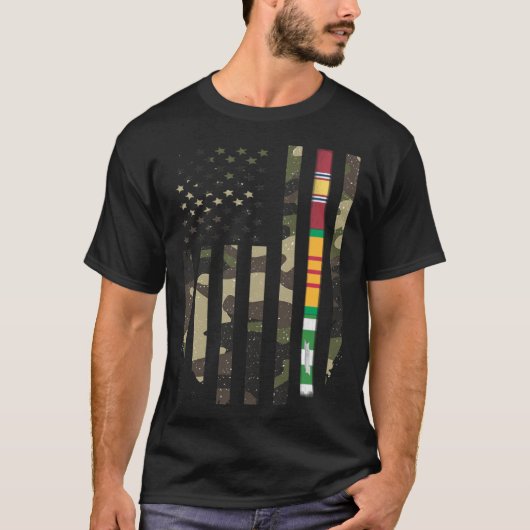 Camouflage Flag American USA Patriotic US Vietnam  Tシャツ (正面)