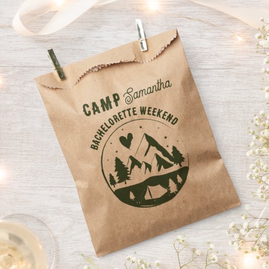 Camp Bachelorette Party Camping Bach Weekend  フェイバーバッグ (クリップ留めされた状態)