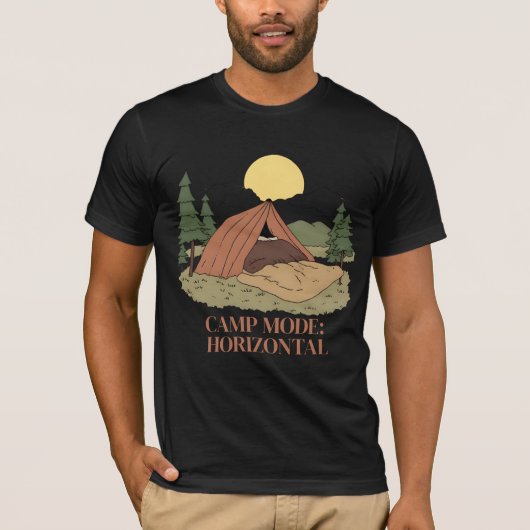 CAMP MODE: HORIZONTAL.” – LAZY CAMPER TEE Tシャツ (正面)