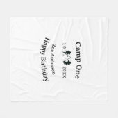 Camp one happy birthday name date campingadventure フリースブランケット (正面(横))