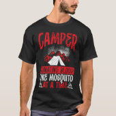 Camper Donating Blood One Mosquito At A Time Campi Tシャツ (正面)