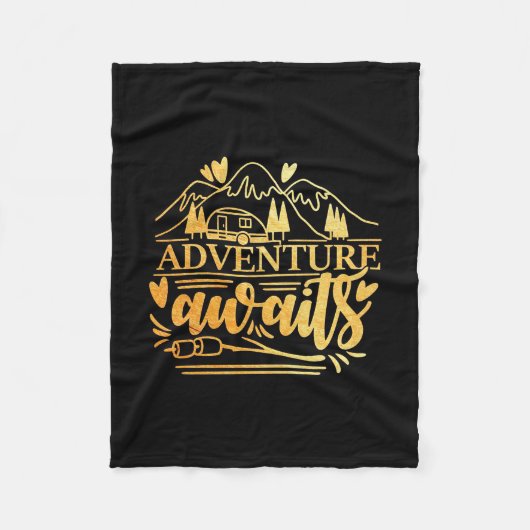 Camper Gift Adventure Is Awaits フリースブランケット (正面)