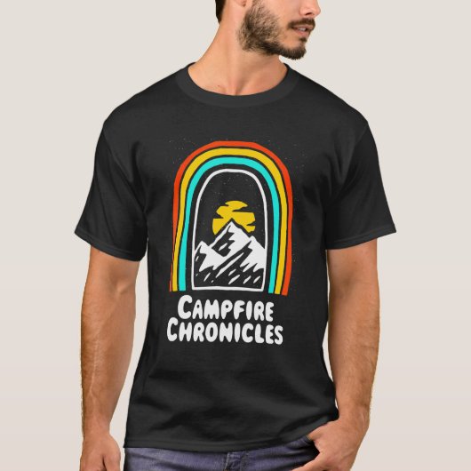 Campfire Chronicles Wildlife Camping Outdoor Campe Tシャツ (正面)