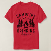 Campfire Drinking Team Happy Camper Funny Camping Tシャツ (デザイン正面)