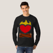 Campfire Heart Love Flames Camper Outdoor Family Tシャツ (正面フル)